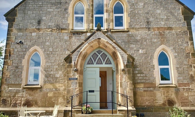 Tideswell Apartamento | The Old Chapel Tideswell Peak District - 2 ensuite bedrooms- private parking
