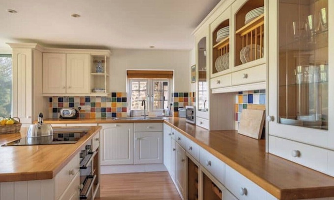 Beaminster Cabaña | The Old Cheesehouse, Beaminster. Large, comfortable house in rural West Dorset.
