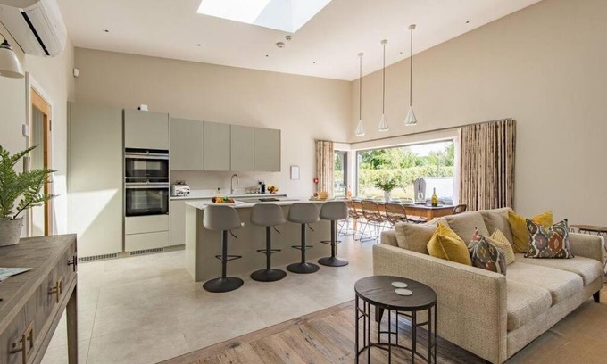 Sittingbourne Casa | The Old Cherry Barn - Luxury barn conversion