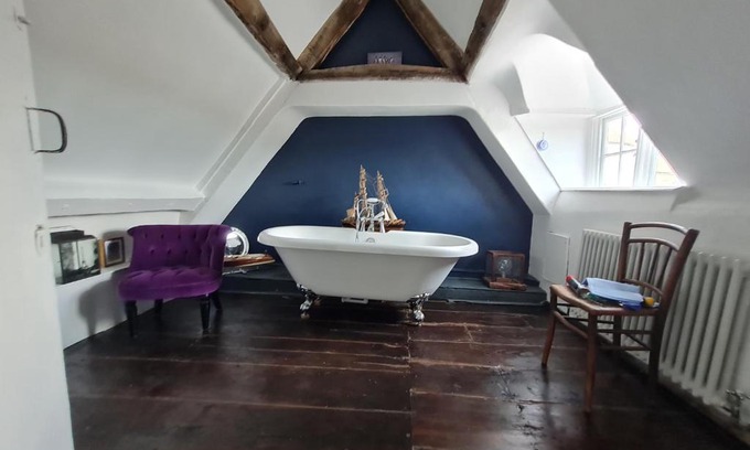 Frome Casa | The Old Church House top floor in private house central Frome