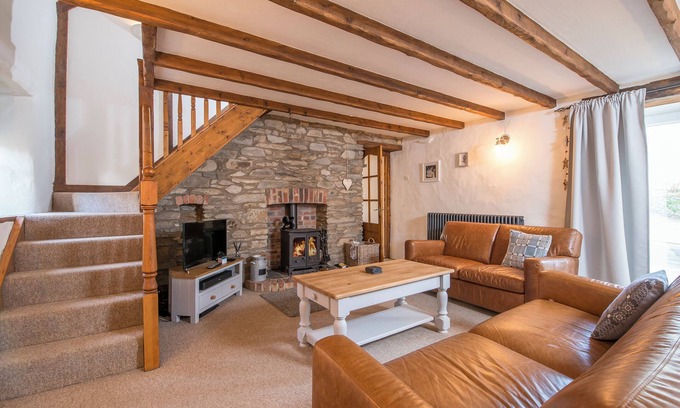 Haverfordwest Cabaña | The Old Dairy, Holiday Cottage Near Mathry, Sleeps 8, 4 bedrooms, bathrooms