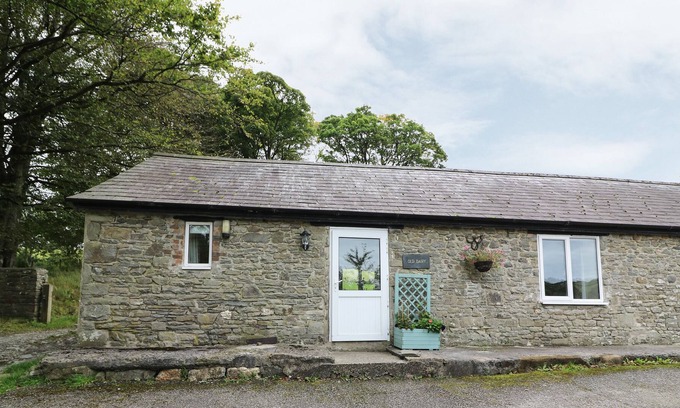 Llandysul Cabaña | THE OLD DAIRY, pet friendly, country holiday cottage in Llandysul