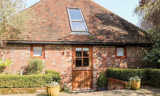 Pulborough Cabaña | THE OLD GRANARY, romantic, with open fire in West Chiltington
