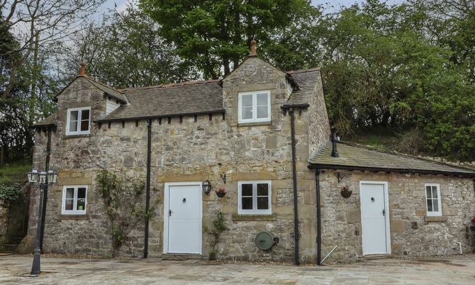Pentre Halkyn Cabaña | THE OLD HALL, with a garden in Holywell