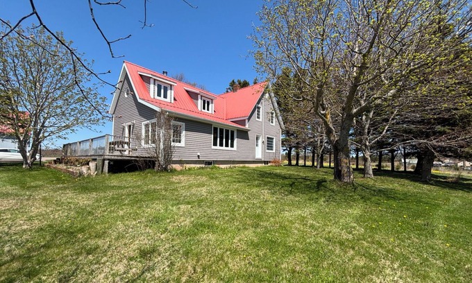 Canoe Cove Casa | The Old Honey House near Canoe Cove Beach