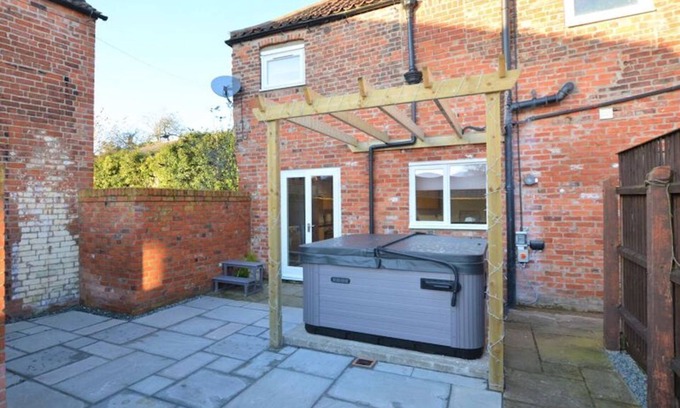 Wainfleet All Saints Casa | The Old Jolly Cottage with hot tub