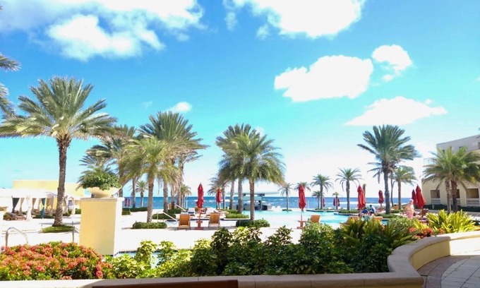 Oyster Pond Apartamento | The Old Luxurious Westin to the new Marriott