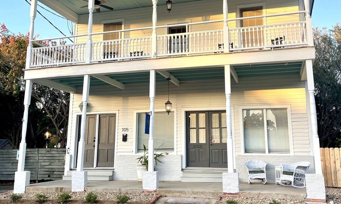 Breaux Bridge Casa | The Old Opera House Downtown Breaux Bridge
