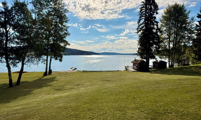 Lone Butte Casa | The Old Perry House - Lakefront Heritage Retreat