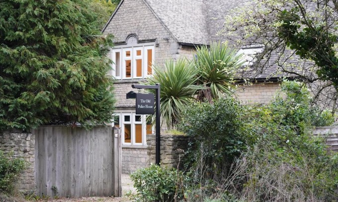 Steeple Aston Casa | The Old Police House- Beautiful Oxfordshire Countryside Retreat- Sleeps 10