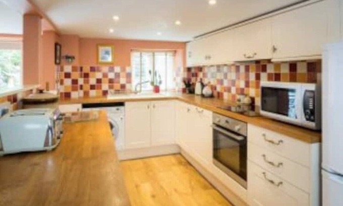 Axmouth Cabaña | The Old Post Office Cottage on the Jurassic Coast