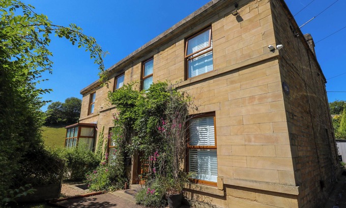 Holmfirth Cabaña | THE OLD POST OFFICE - PET FRIENDLY GROUP STAYS IN HOLMFIRTH in Holmfirth