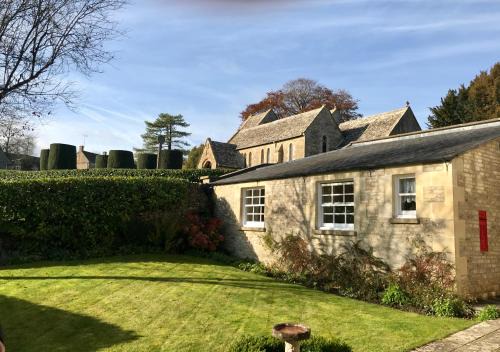 Duntisbourne Abbots Casa | The Old Post Office Studio Apartment in a Beautiful Cotswold Village