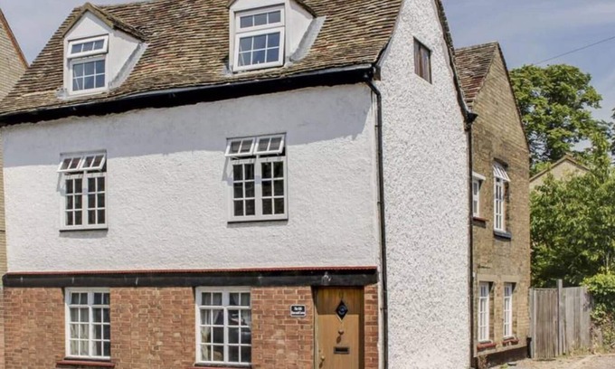 St Neots Casa | La vieja rosa y corona - St Neots