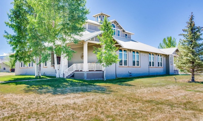 Vernal Cabina | The Old School Lodge
