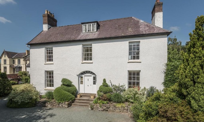 Bishops Castle Casa | The Old Schoolhouse and Cottage