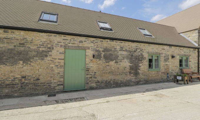 South Leigh Cabaña | THE OLD STABLE, pet friendly, character holiday cottage in Eynsham