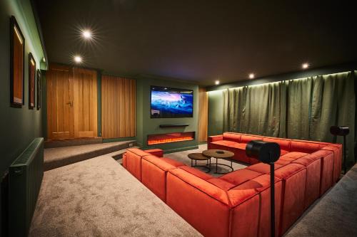 Alyth Casa | The Old Stables - Hot Tub, Sauna and Cinema