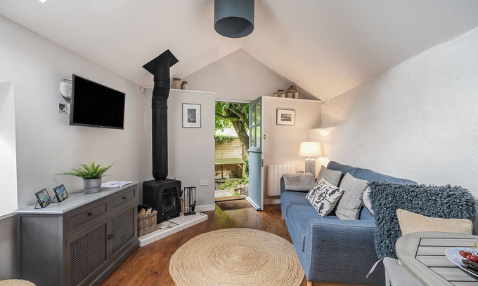 Charmouth Cabaña | The Old Stables - sleeps 2 guests in 1 bedroom
