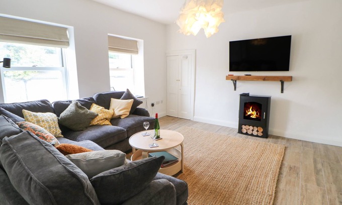 Reeth Cabaña | THE OLD STORE, 2 ALPINE TERRACE, pet friendly in Reeth