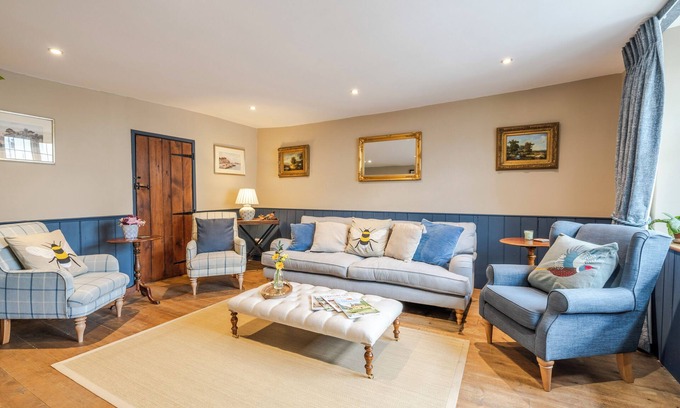 Nettleton Cabaña | The Old Swan - Cotswolds Self Catering Cottage in charming village, Sherston
