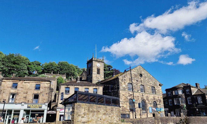 Holmbridge Cabaña | La vieja cocina de lavado, Holmfirth. Acogedora, peculiar, casa de vacaciones de 2 dormitorios para 4.