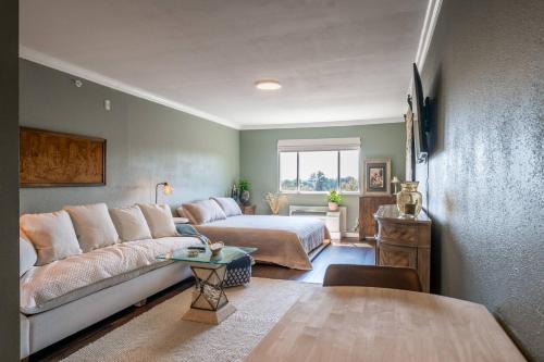 Lake Hamilton Casa | The Olive Tree Loft