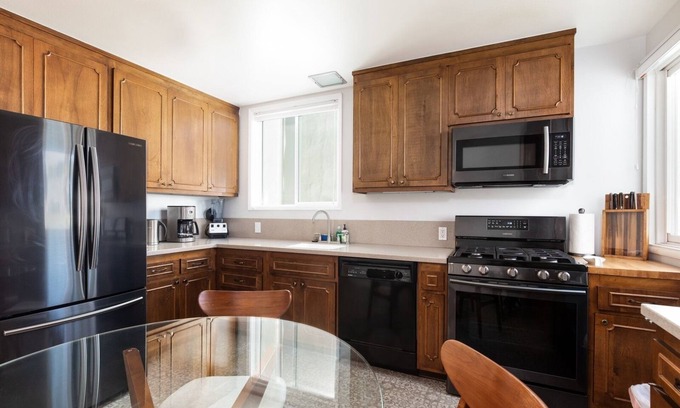 Westlake Casa | The Olympic: Mid-century On The Golf Course 3 Bedroom Home by Redawning