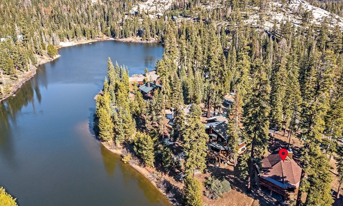 Bear Valley Cabina | The only Bear Valley lakefront + beachfront cabin with ski in-out access