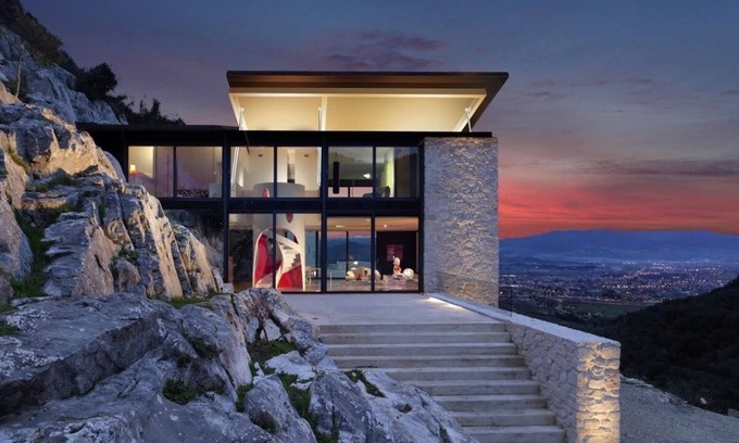 Vicopelago Villa | UNO DE UNA CLASE, Villa de piedra y casa de huéspedes con techo y piscina con faldón ecológico