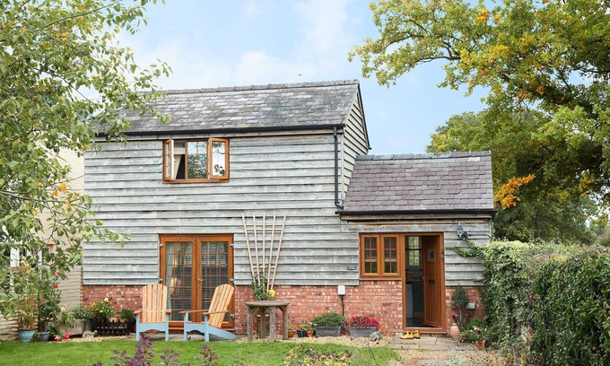 Leominster Casa | The open-plan living space includes a well-equipped kitchen with all you need to prepare some delici