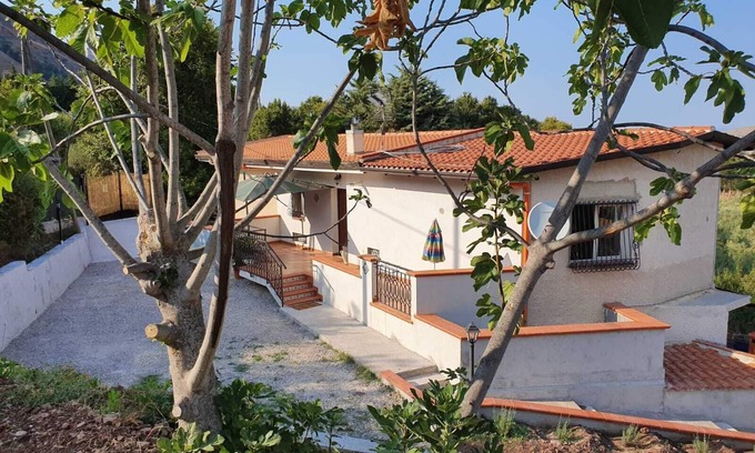 Caccamo Casa | "L'OPUNTIA SUL LAGO" Entre Palermo y Cefalú