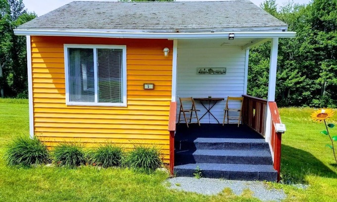 Ellsworth Cabaña | The Orange Cottage @Twin Hills Cottages