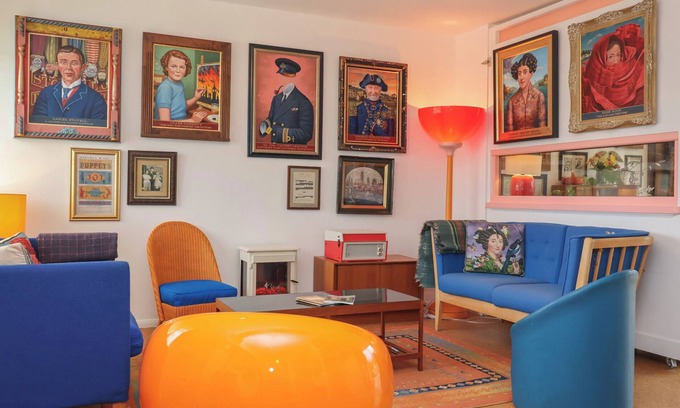 Bury St Edmunds Cabaña | THE ORCHARD CLOSE ART HOUSE, pet friendly in Bury St Edmunds