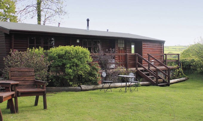 Newcastle Emlyn Cabaña | The Orchard - UK13182