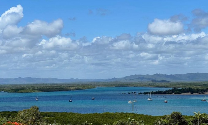 Cooktown Cama Y Desayuno | The Orchid Suite - 2 Bed 1 Bath Apartment in Cooktown