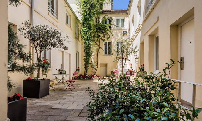 Necker Hotel | The Originals City, Hôtel Lecourbe, Paris Tour Eiffel