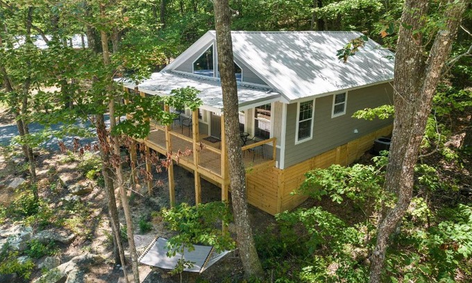 Fort Payne Casa | The Otter Box Cabin - 92 Acres Beside DeSoto State Park