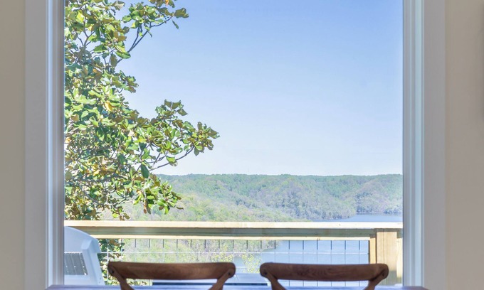 Smithville Apartamento | The Otterbox Skyloft ,a luxury guest house at the lake, indoor hot tub , darts