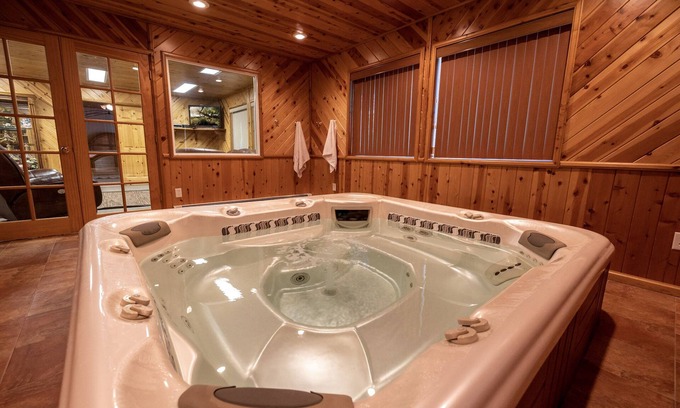 Mount Pleasant Casa | The Outback: w/Hot tub+Tennis