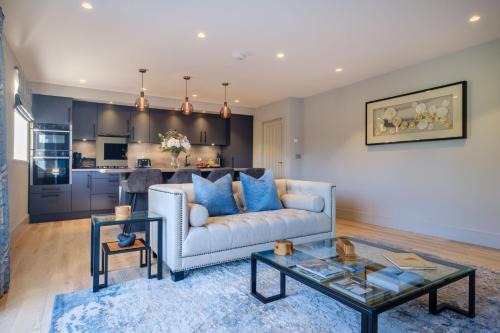 Kendal Casa | The Outhouse