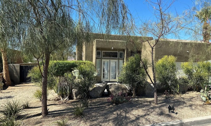 Desert Hot Springs Casa | The Outlaw Hideaway