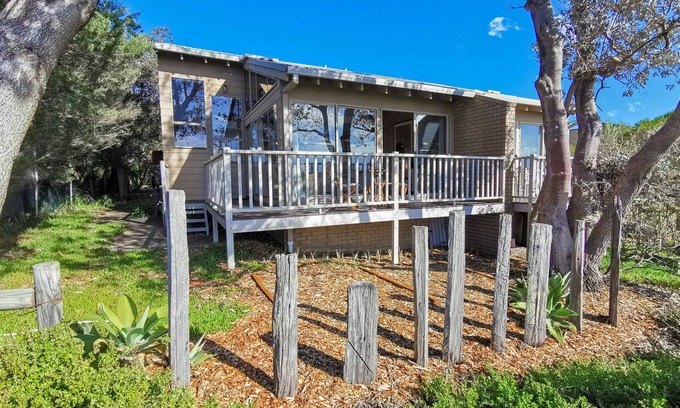 Bermagui Casa | The Outlook - Quiet and Tranquil with Lovely Views
