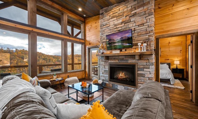 Chalet Village Chalet De Esquí | The Overlook - '21 Cabin - Gorgeous Unobstructed Views - Fire Pit Table - GameRm - HotTub - Xbox - Lots of Bears