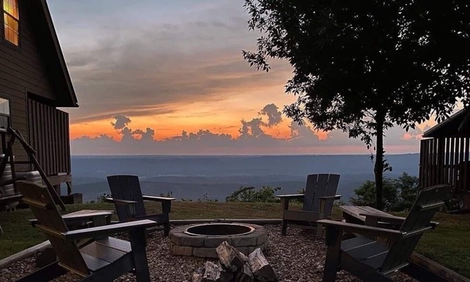 Valley Head Cabina | The Overlook at Mentone-hot tub + amazing view + fire pit