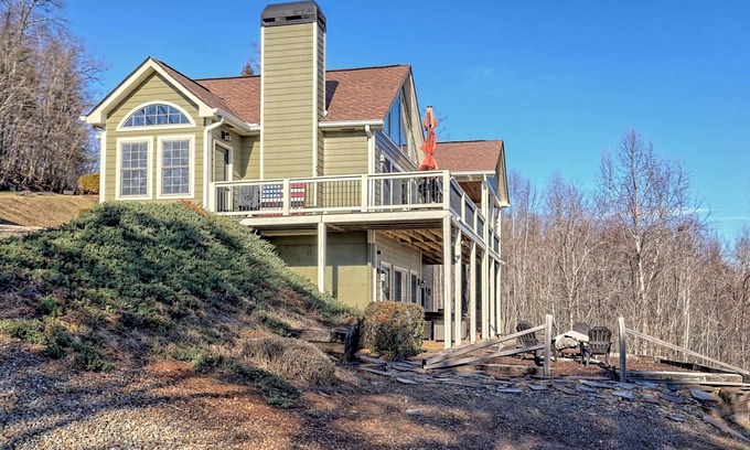 Hayesville Casa | The Overlook - by Chatuge Home Concierge Awesome lake and mountain views, fire pit, hot tub, gas grill