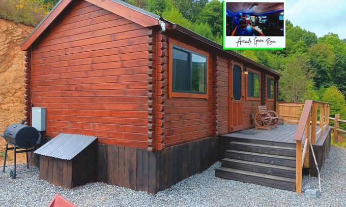 Wilson Creek Cabina | The Overlook Cabin near Grayson Highlands - Arcade & Theater
