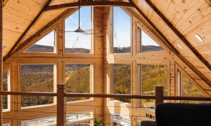 Milam Cabina | The Overlook Lodge - Exclusive 5BR Luxury Retreat with Panoramic Views