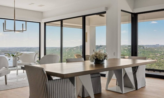 Mount Bonnell Terrace Casa | The Overlook on Monte Vista
