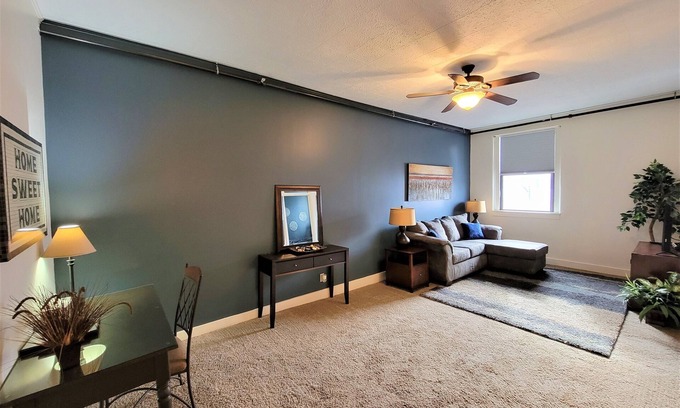 Fairbury Apartamento | The Oxford 1BR apartment in historic downtown